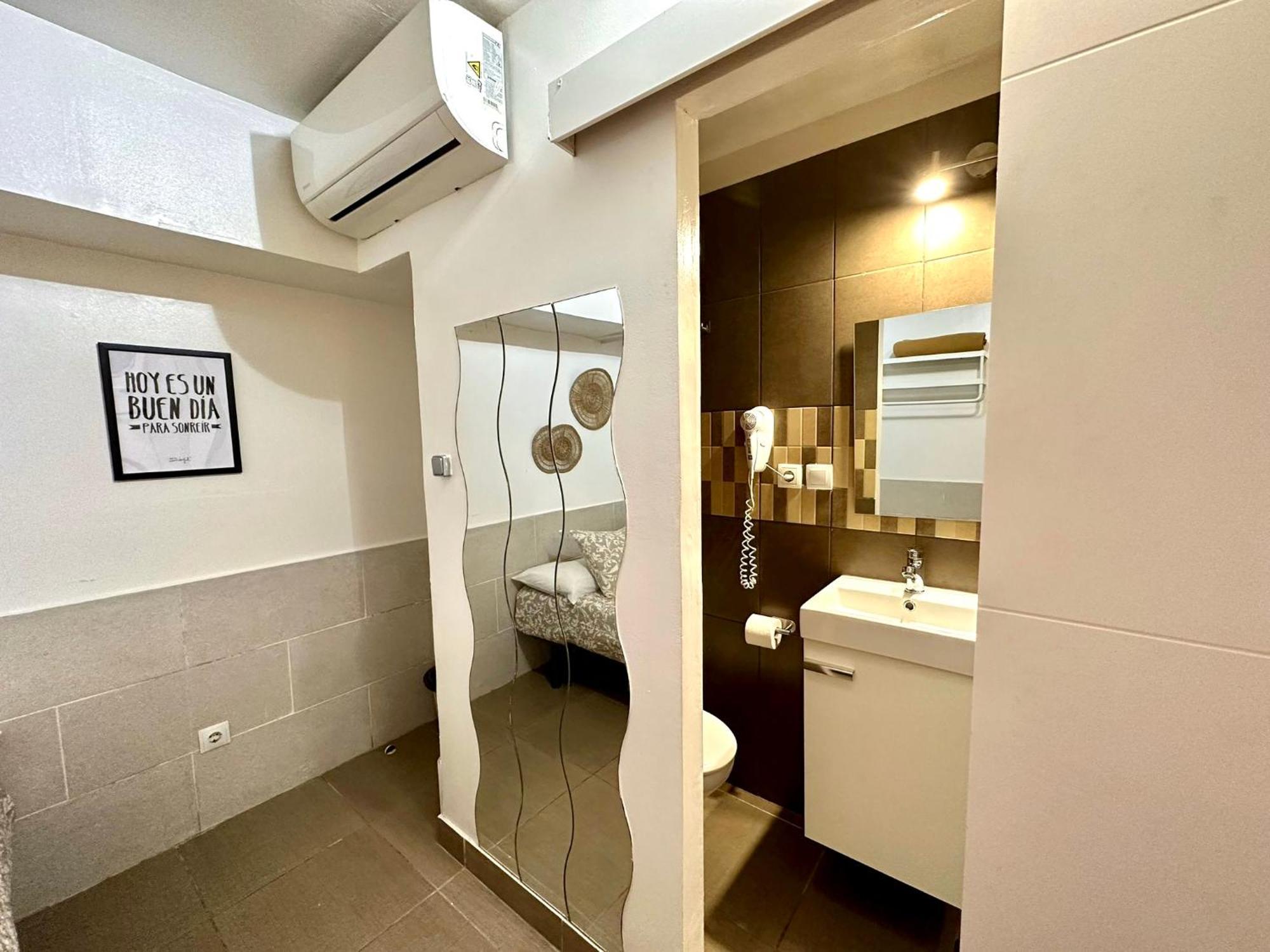 Nice Apartment In Barcelona By Perita Next Metro St T1 Екстер'єр фото